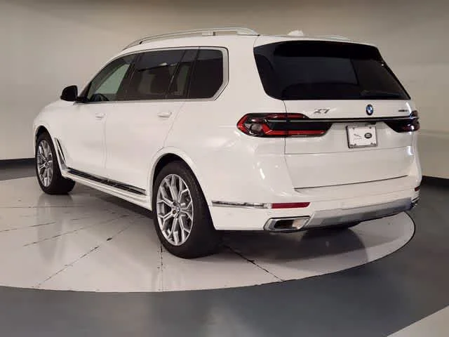 Used 2025 Alpine White BMW xDrive40i image 6