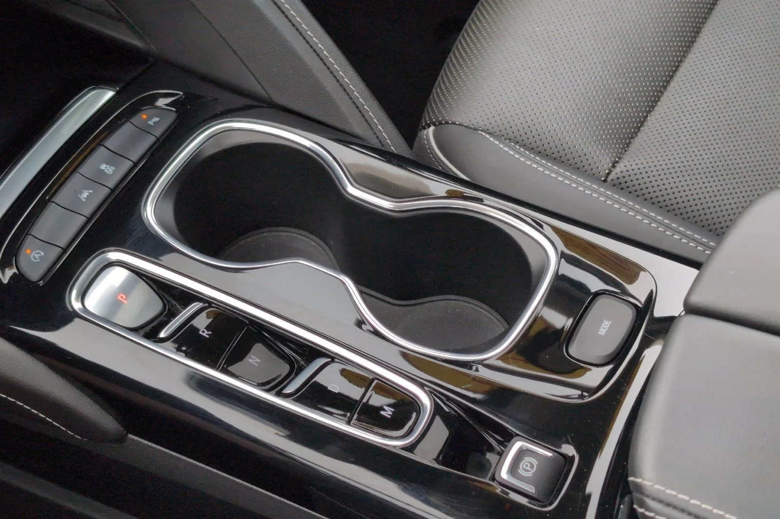 Used 2022 EBONY TWILIGHT METALLIC Buick Essence image 23