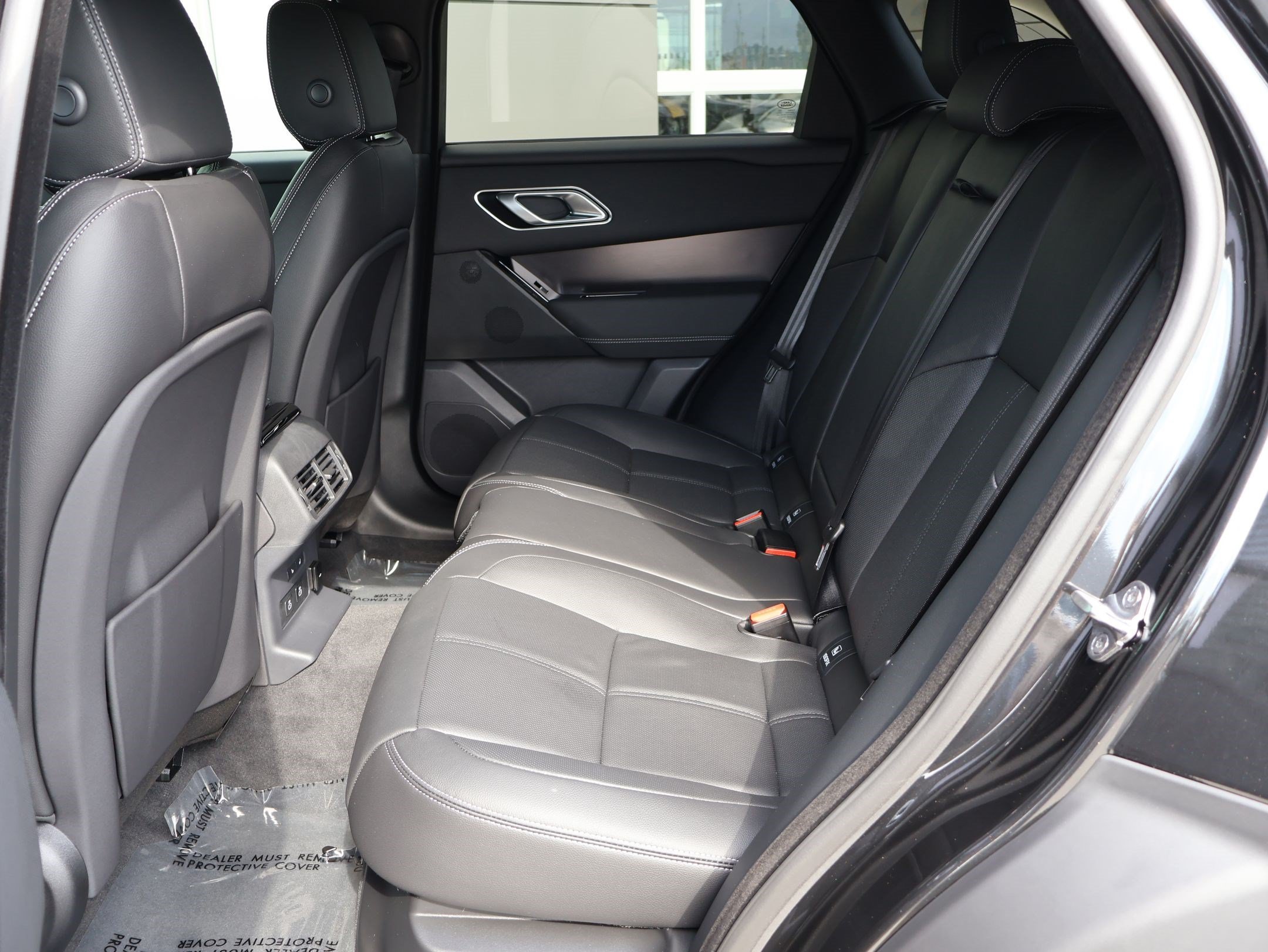 New 2026 Santorini Black LAND ROVER Belgravia Edition image 17