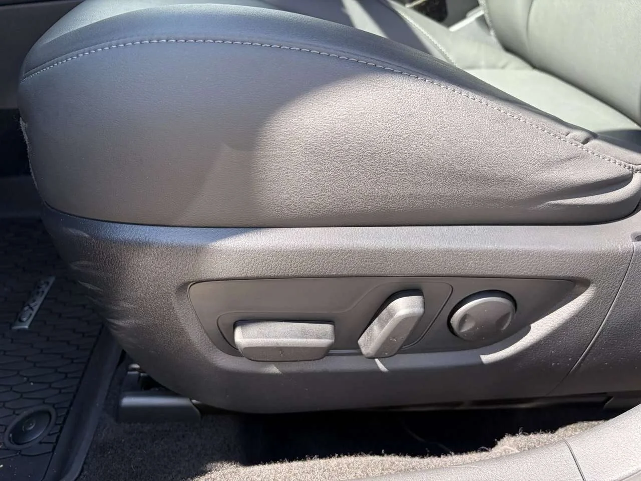Used 2023  Mazda GS image 20