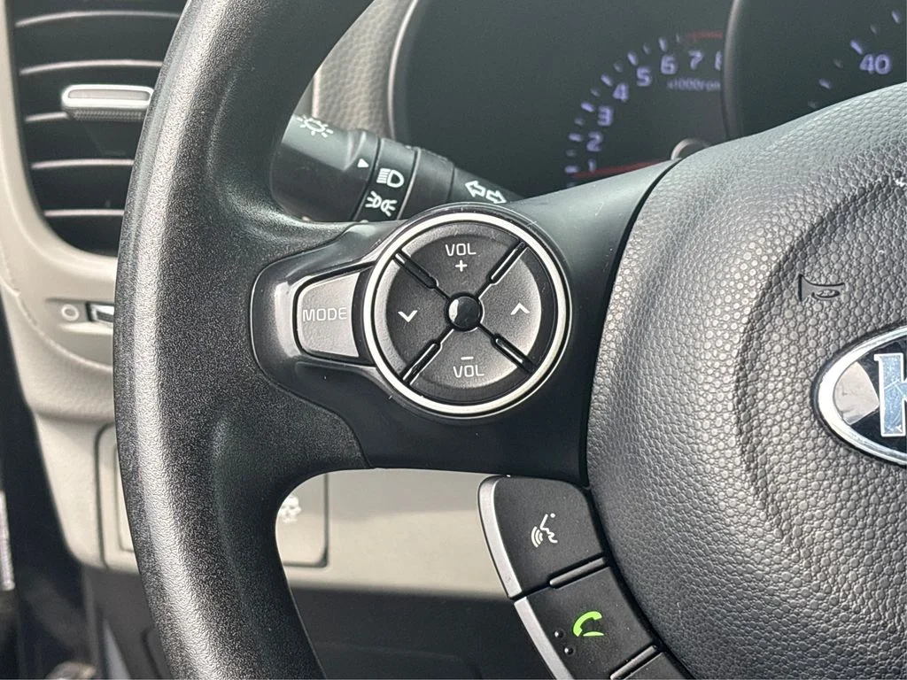 Used 2016 Black Kia Base image 25