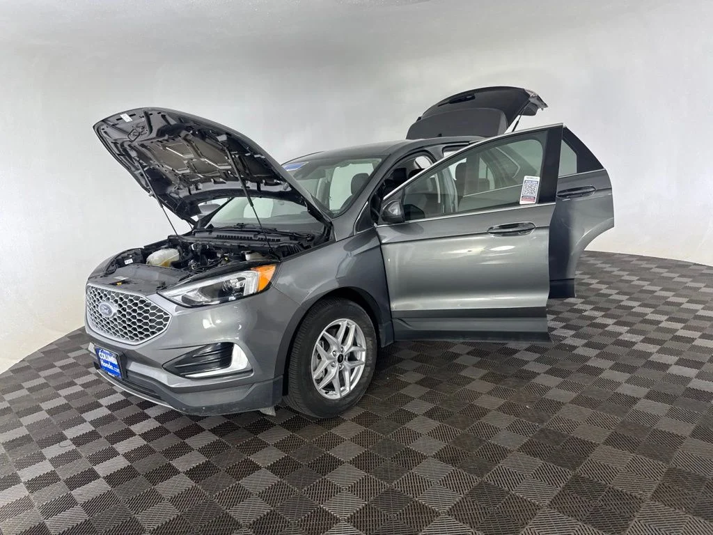 Used 2023 Gray Ford SEL image 11