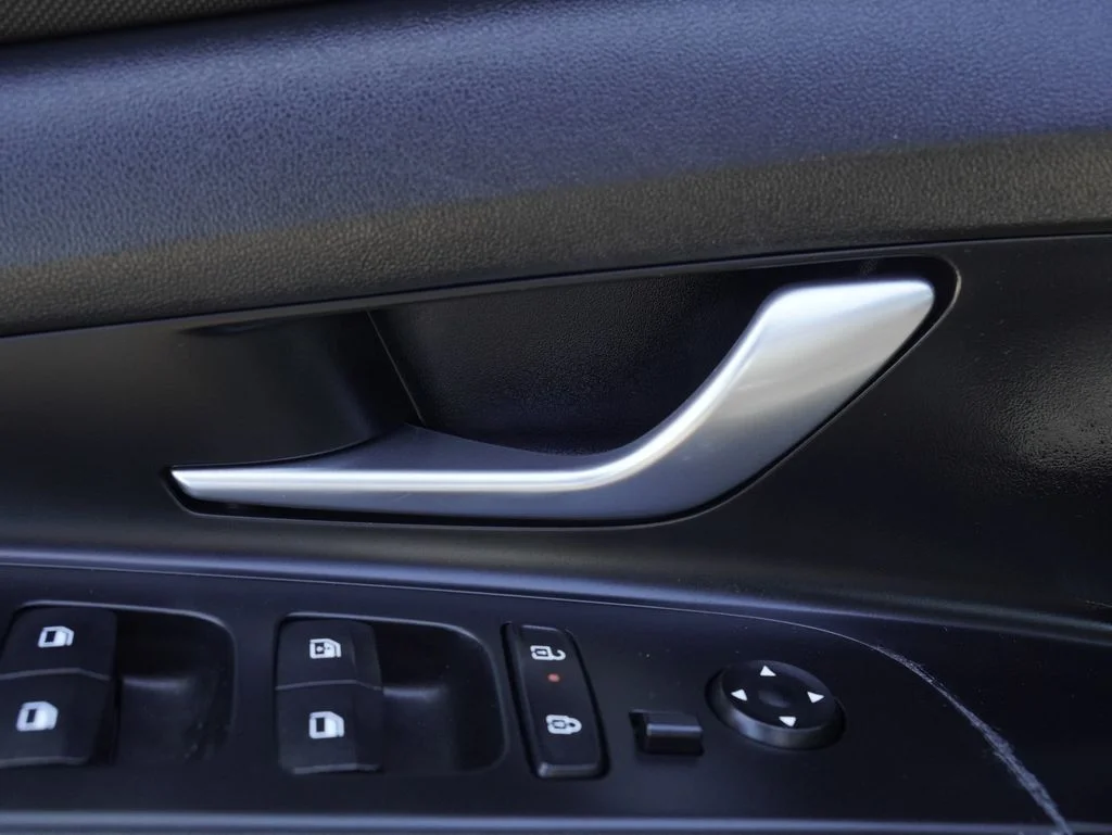 Used 2025 Gray Hyundai SEL Convenience image 7