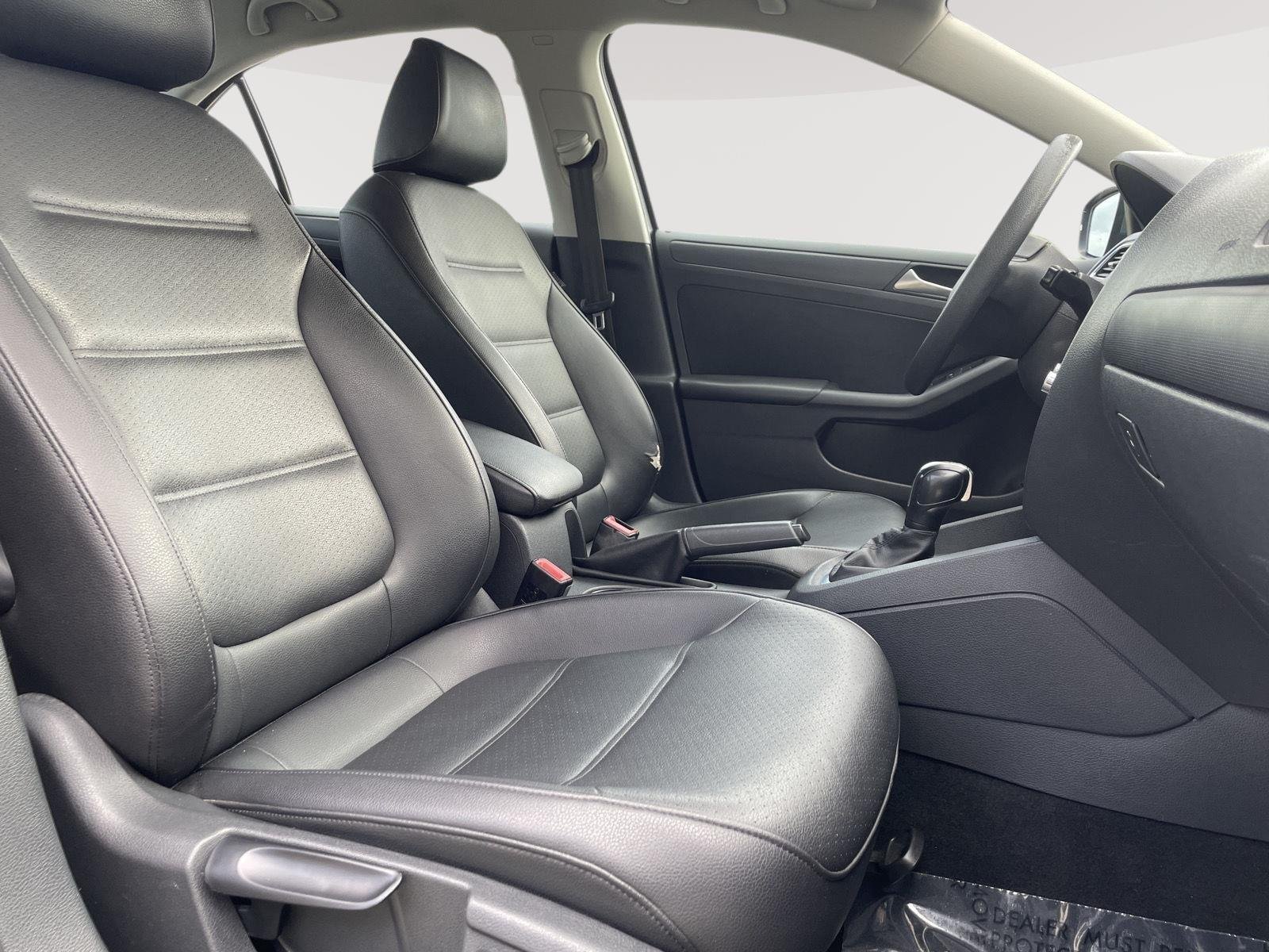 Used 2014 Platinum Gray Metallic Volkswagen SE image 4