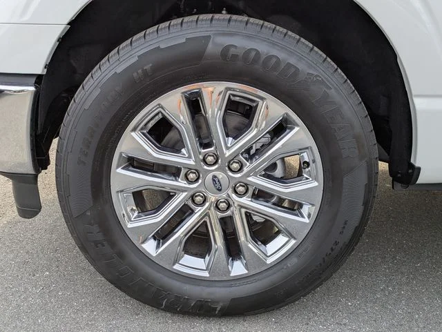 New 2026 Star White Metallic Tri-Coat Ford Lariat® image 11