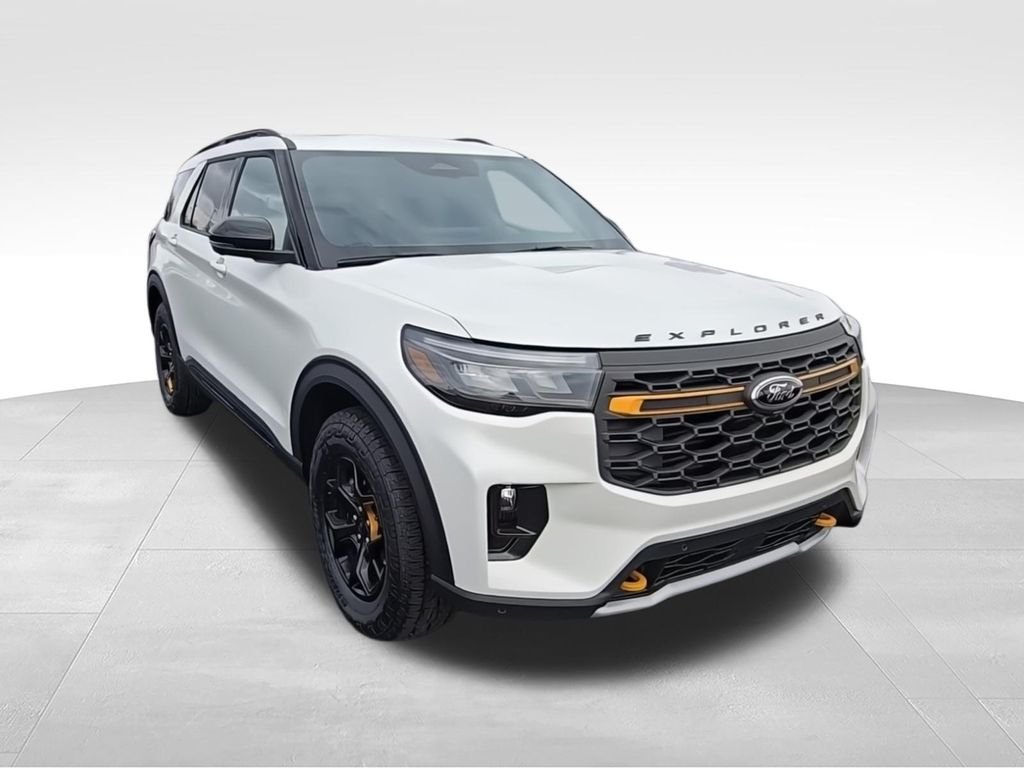 New 2026 Star White Metallic Tri-Coat Ford Tremor® image 3