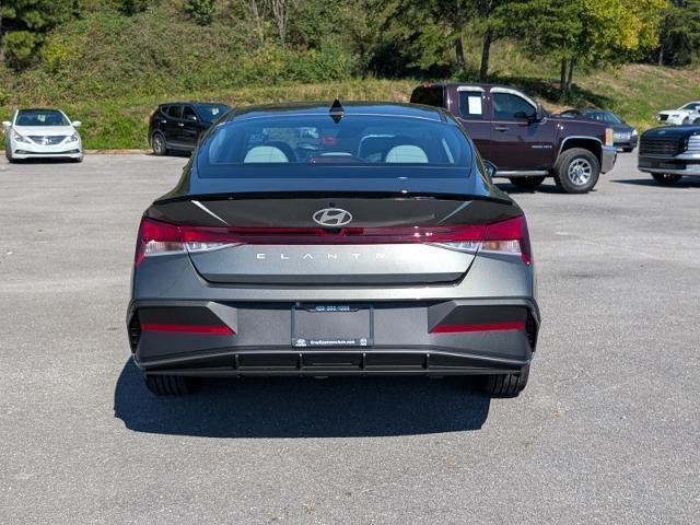 New 2026 Amazon Gray Hyundai SEL Sport Plus image 6