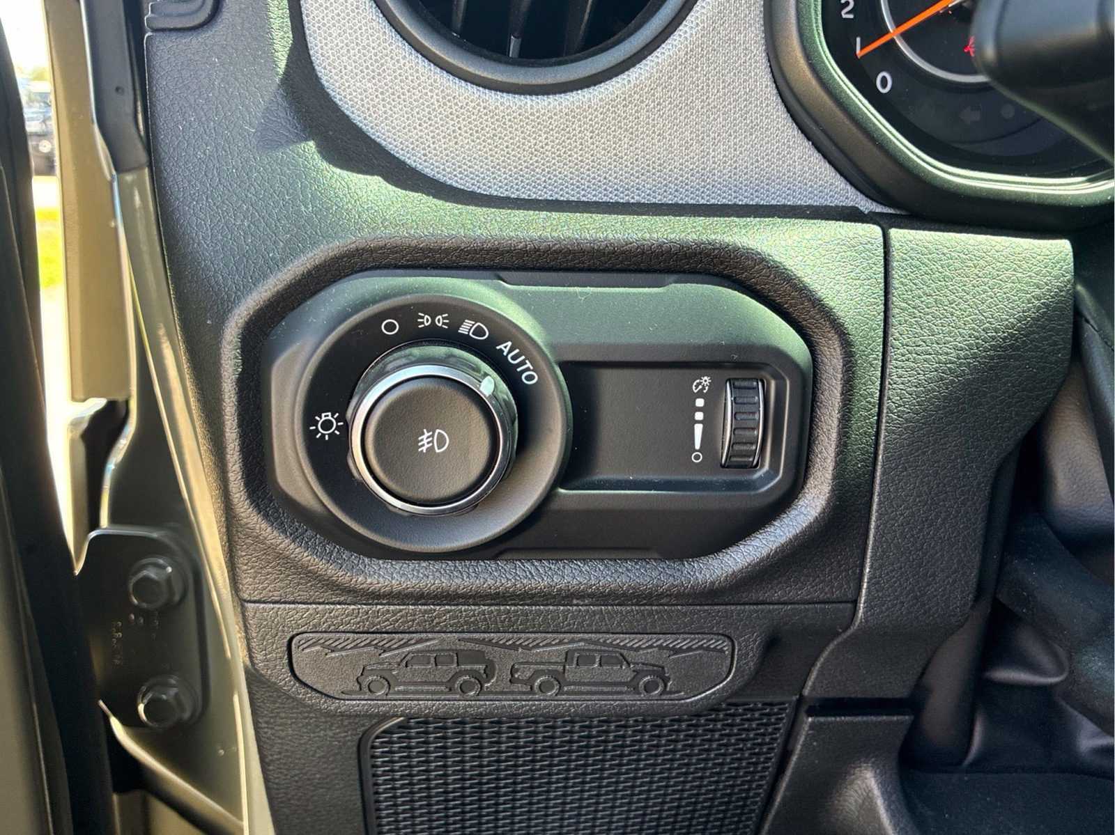 Used 2025 Green Jeep Sport S image 21