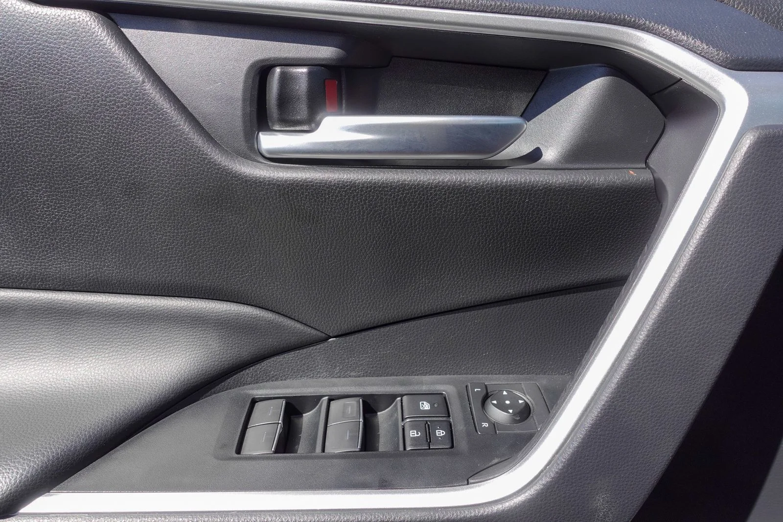 Used 2025 Midnight Black Metallic Toyota XLE image 15