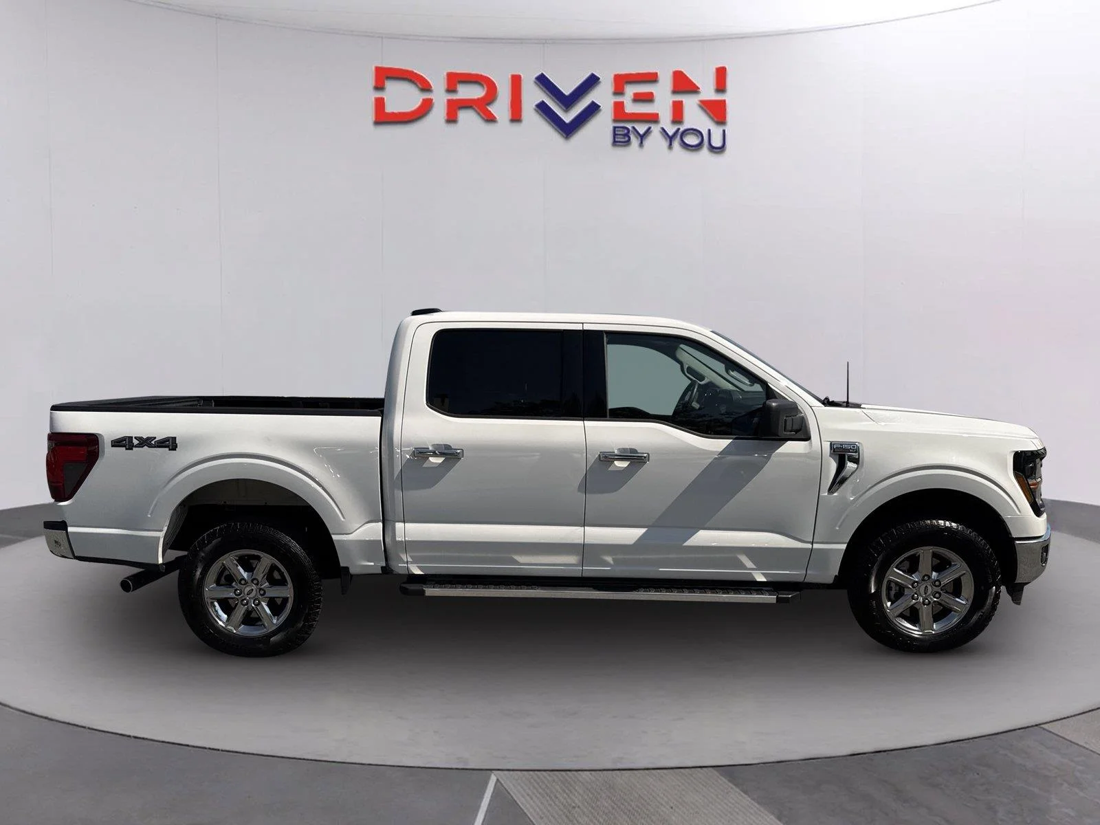Used 2025 Oxford White Ford XLT image 3