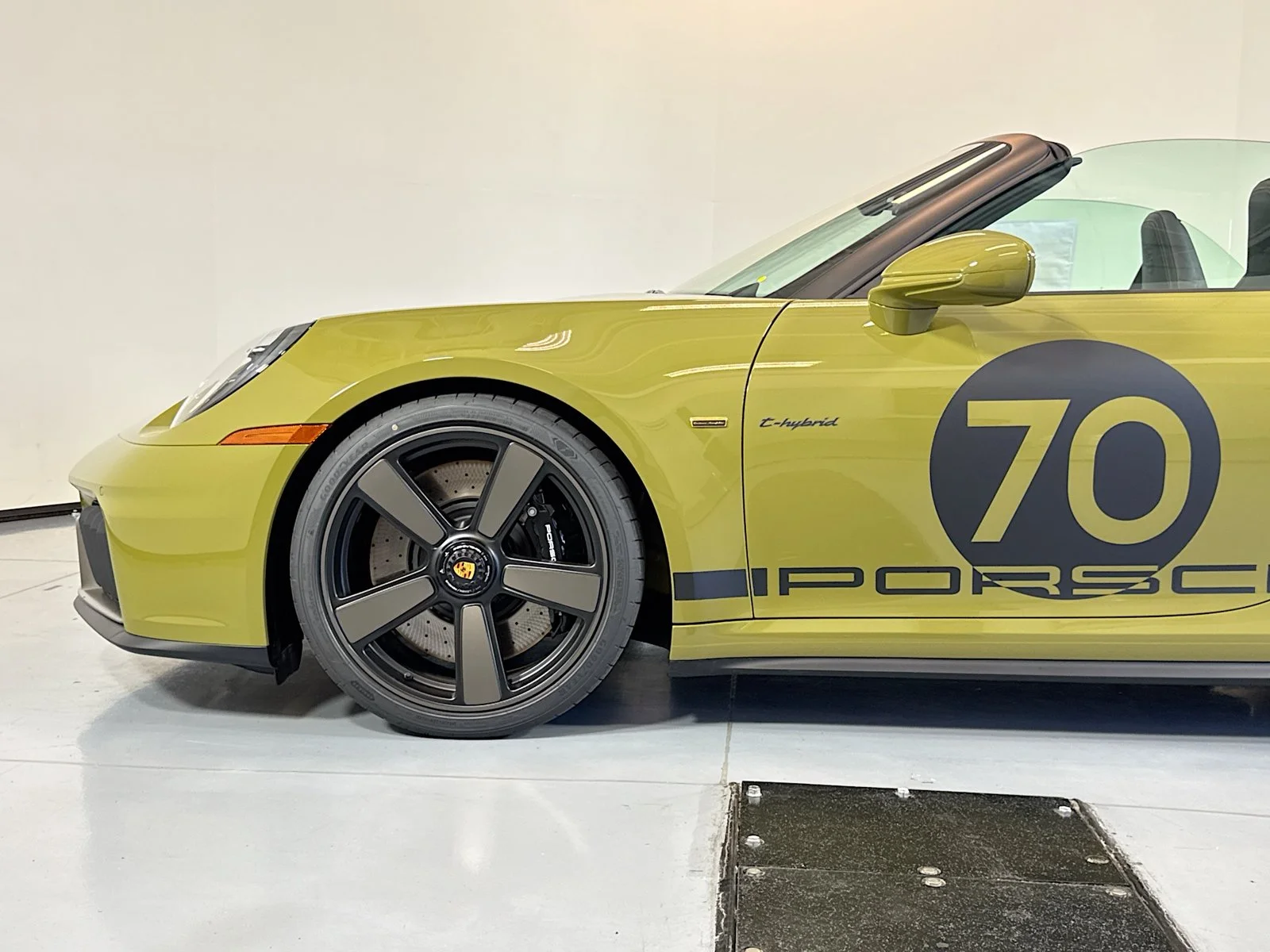 New 2026 Olive Neo Porsche Spirit 70 image 27
