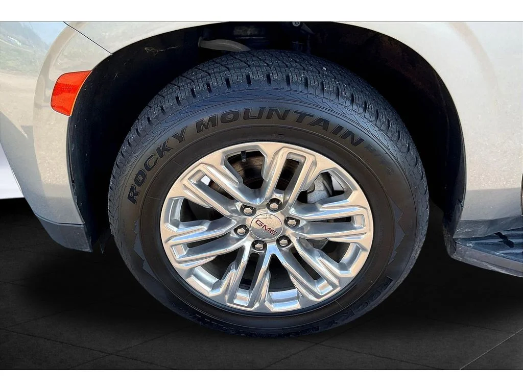 Used 2024 Sterling Metallic GMC SLT image 7