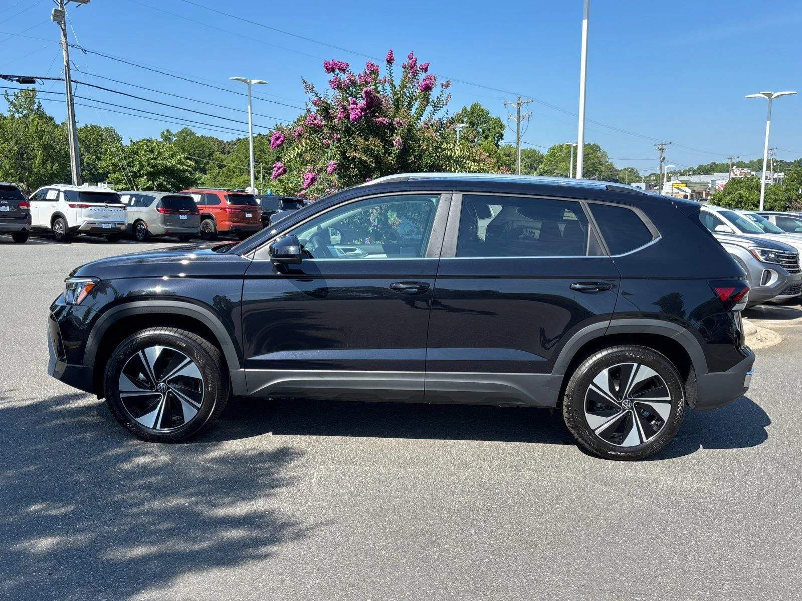 New 2026 Deep Black Pearl Volkswagen SE image 2