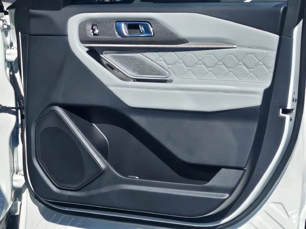 New 2027 White Ford Platinum image 39