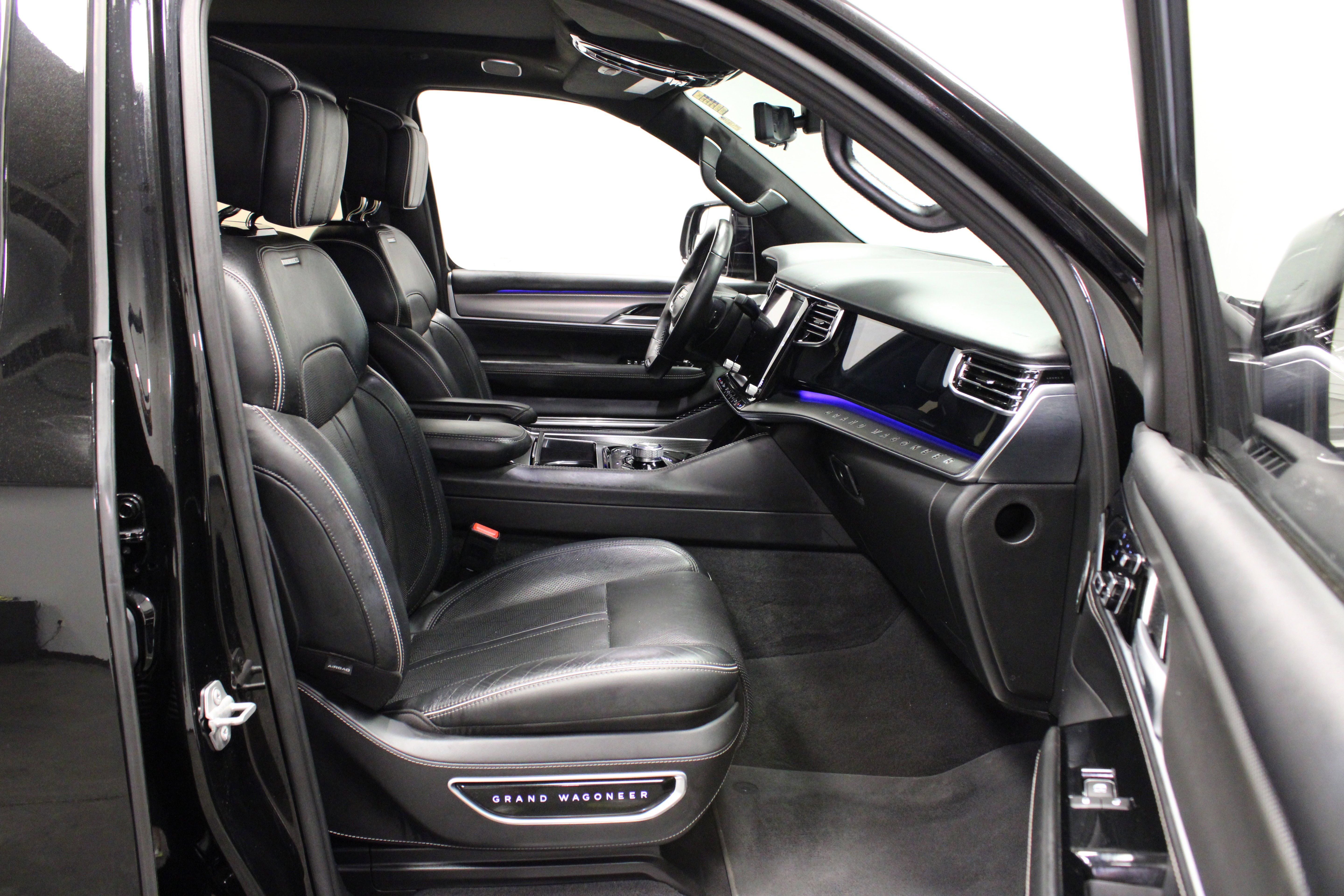 Used 2023 Diamond Black Crystal Pearlcoat Jeep Series II image 16