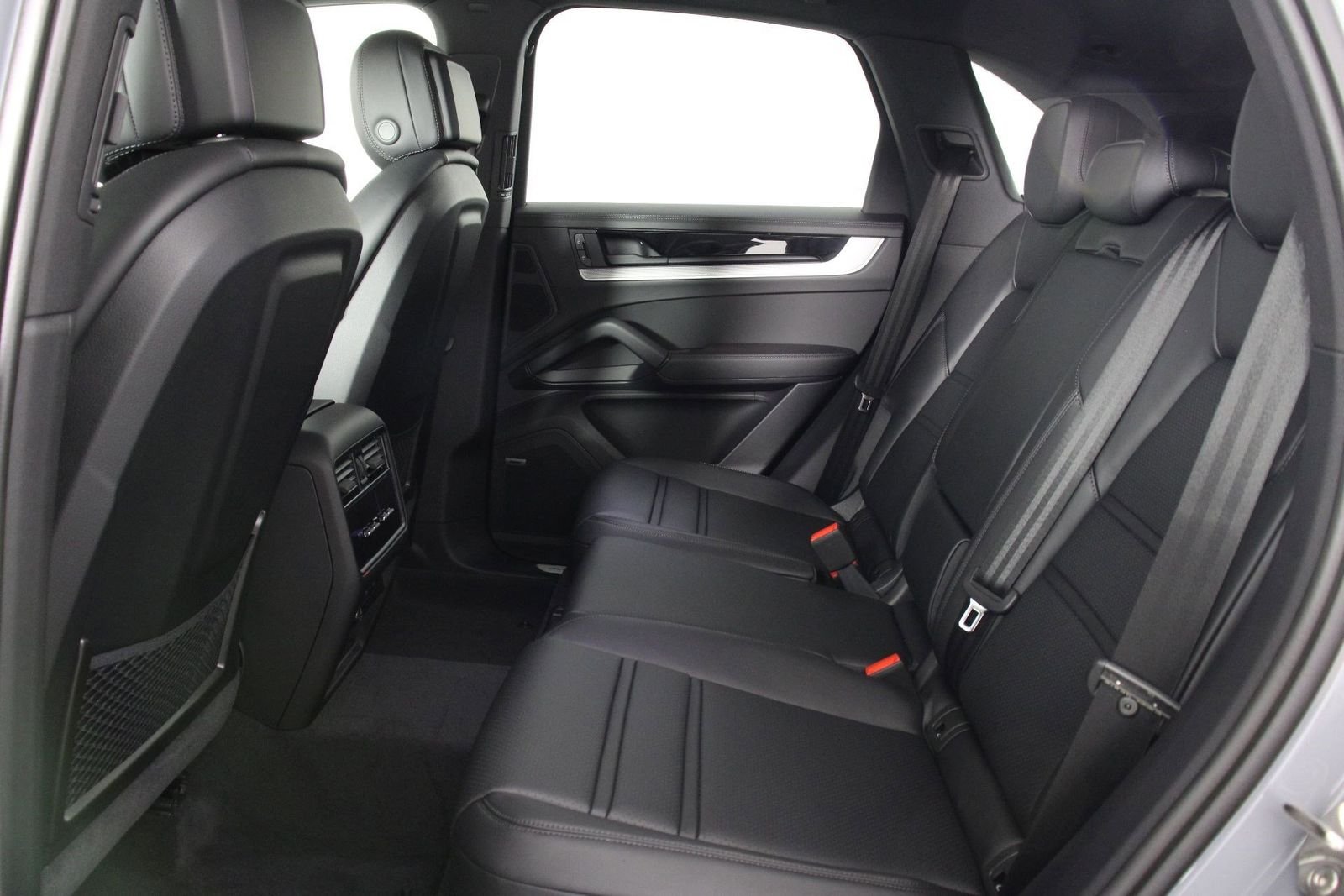 2026 Porsche Cayenne S - Photo 18