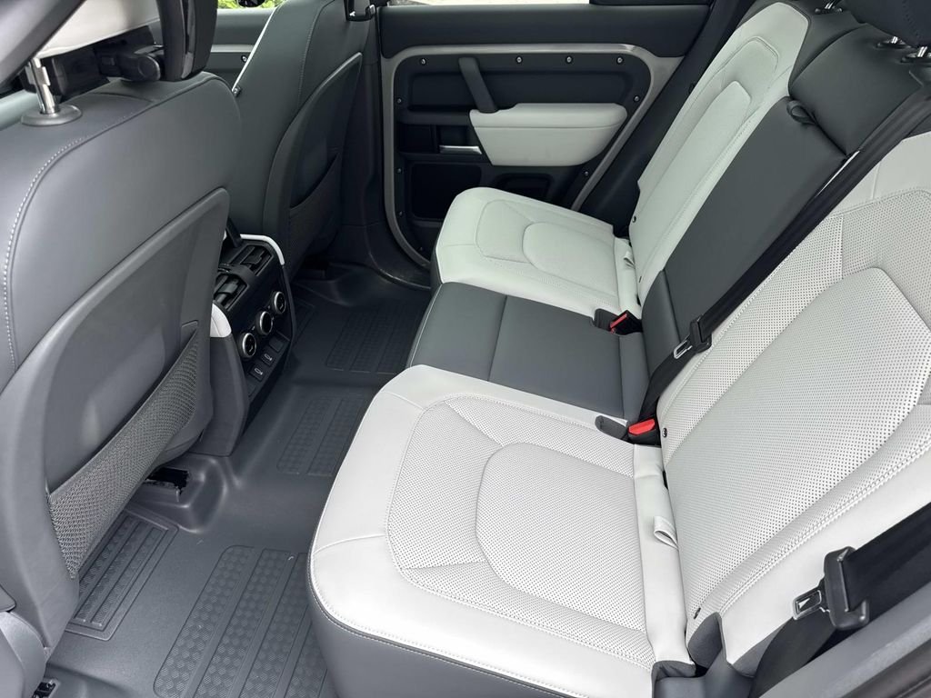 New 2026 Borasco Grey Land Rover X-Dynamic SE image 16