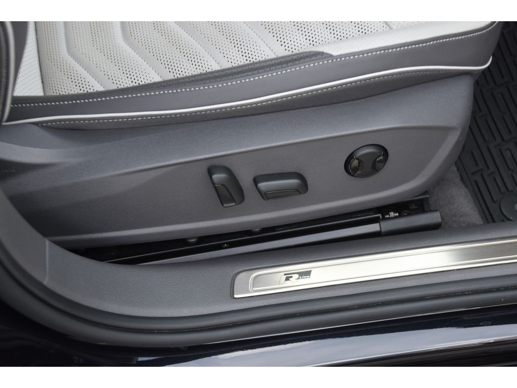 Used 2020 Deep Black Pearl Volkswagen SEL Premium R-Line image 31