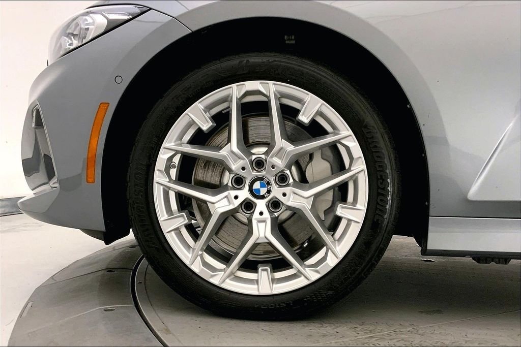 Used 2025 Skyscraper Grey Metallic BMW  image 8