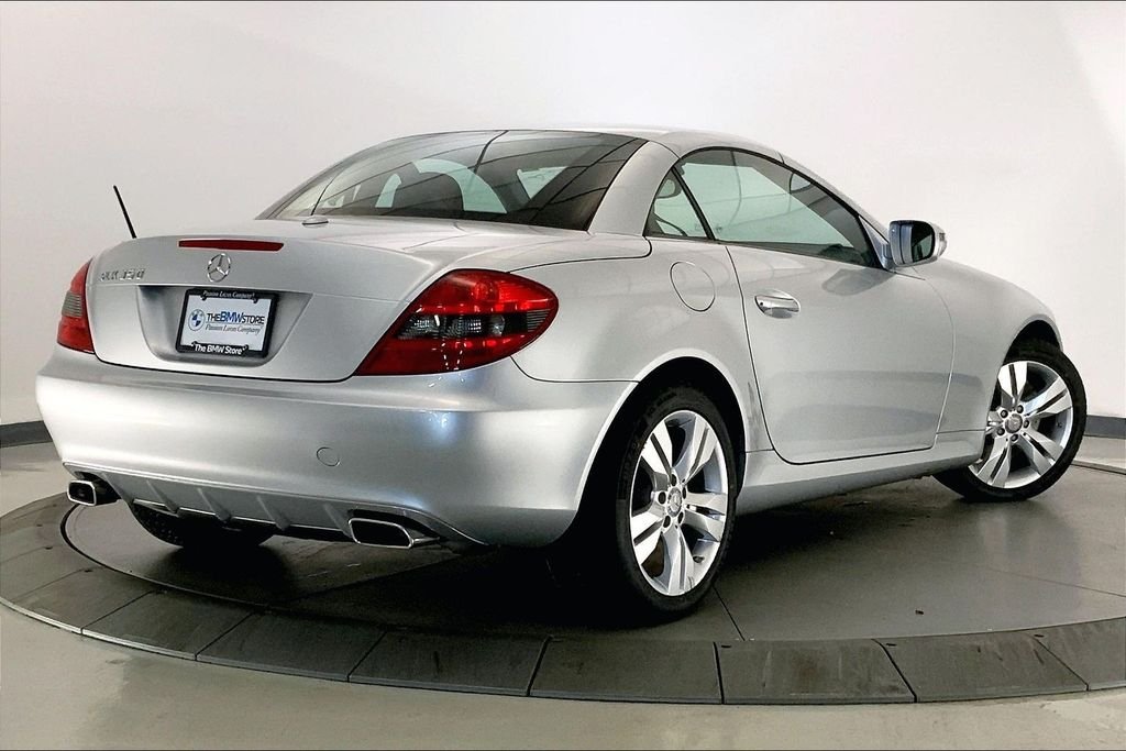 Used 2010  Mercedes-Benz SLK 350 image 12