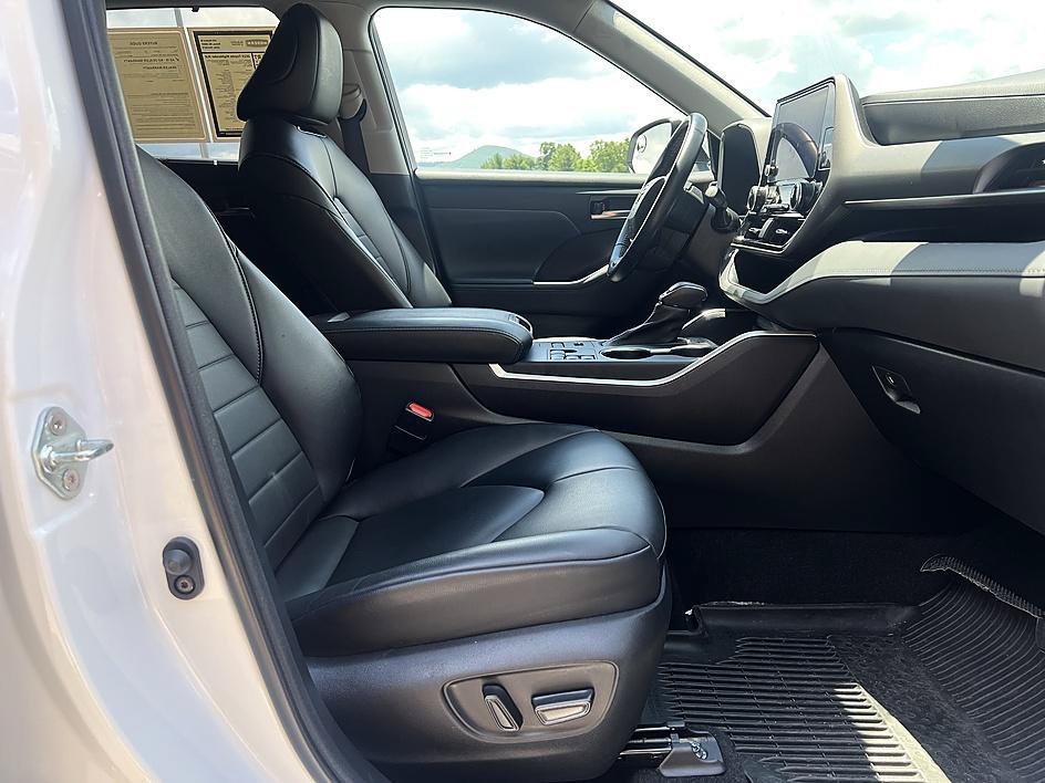 Used 2023 Pearl Toyota XLE image 20