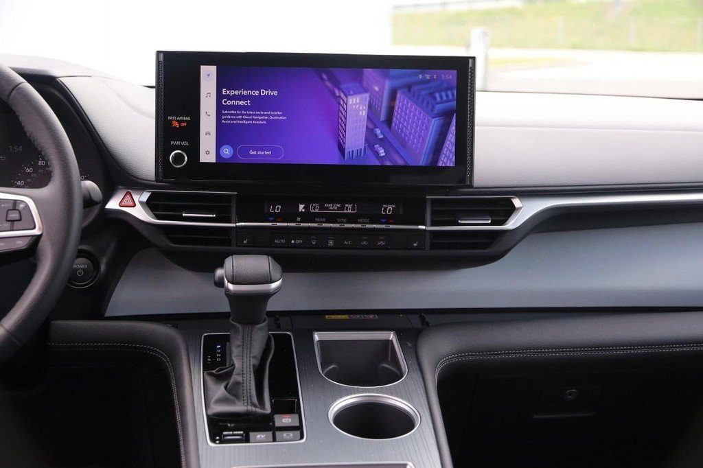 Certified Used 2025 Celestial Silver Metallic Toyota XLE FWD 8-Passenger (Natl) image 26