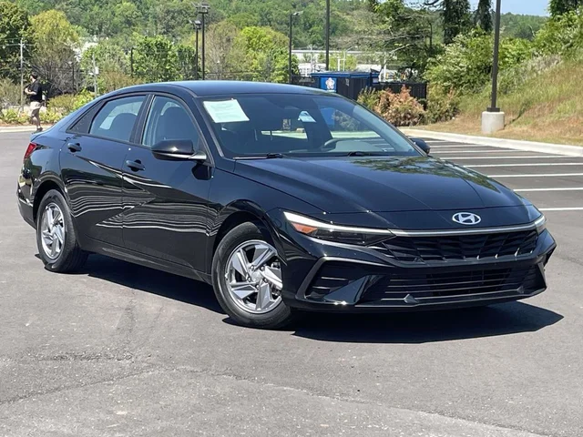 2024 Hyundai Elantra SE