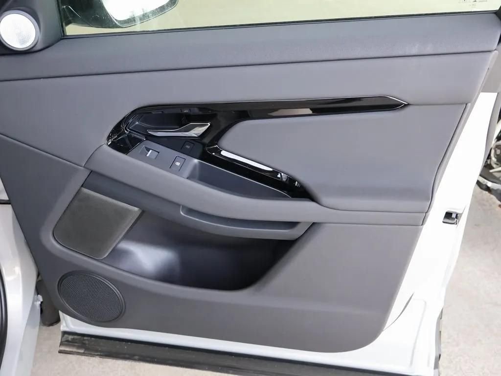 New 2026 Seoul Pearl Silver Land Rover Dynamic image 36
