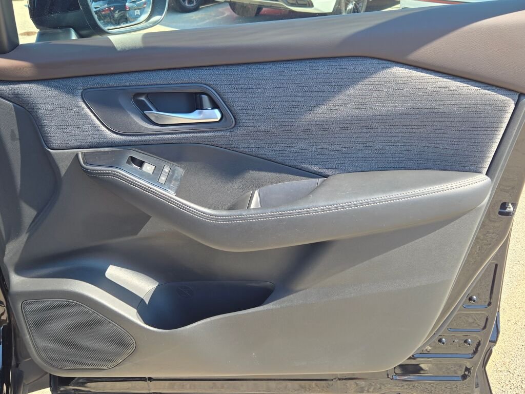 Used 2023 Black Nissan SV image 7
