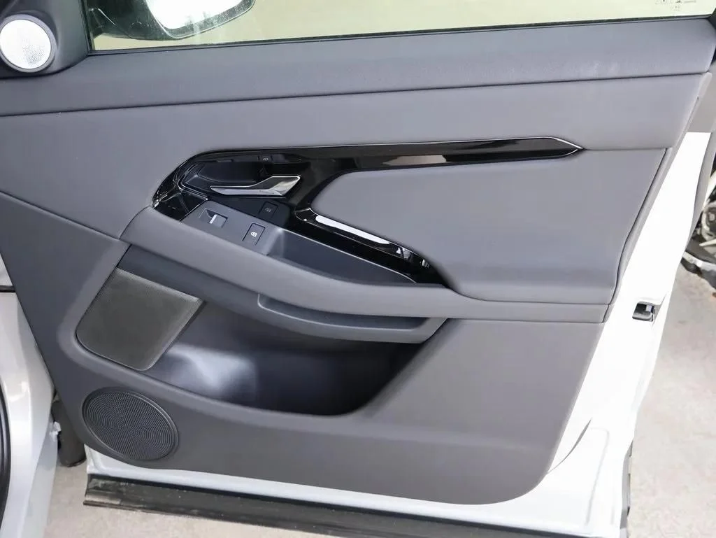 2026 Land Rover Range Rover Evoque Dynamic SE - Photo 36