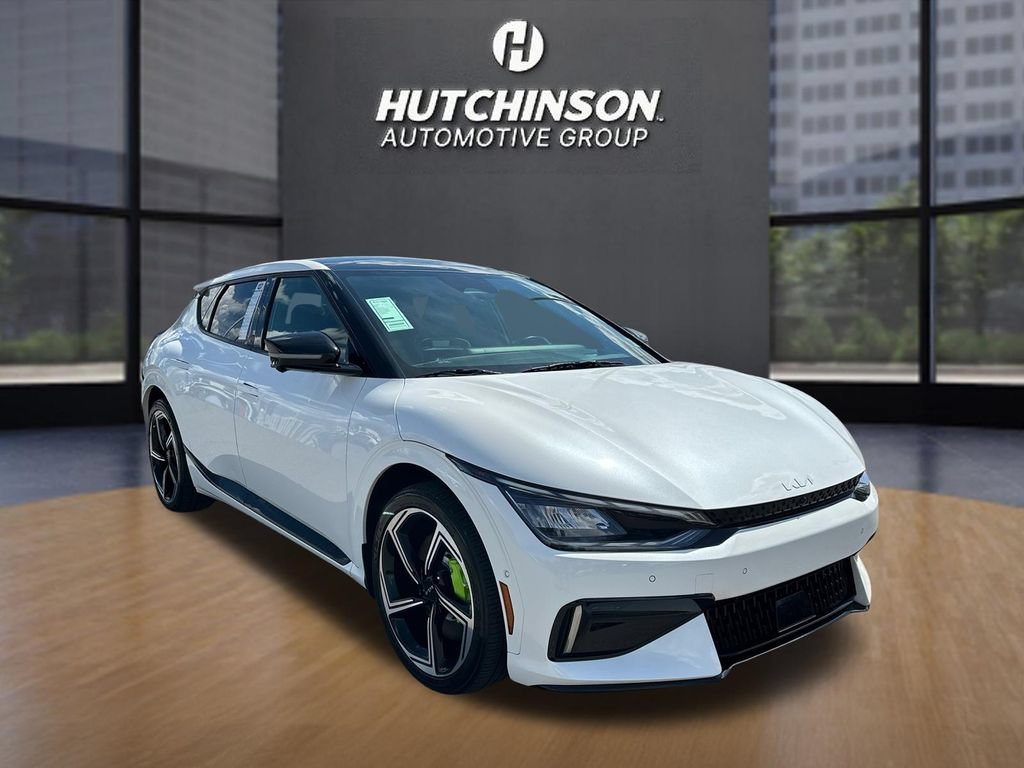 Used 2023  Kia GT image 1