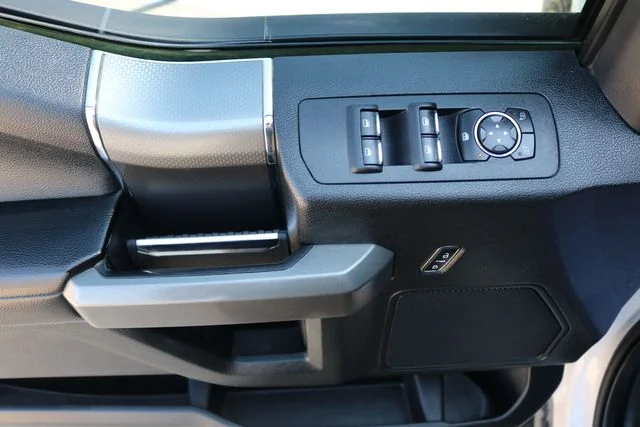 Used 2016 White Ford XLT image 8