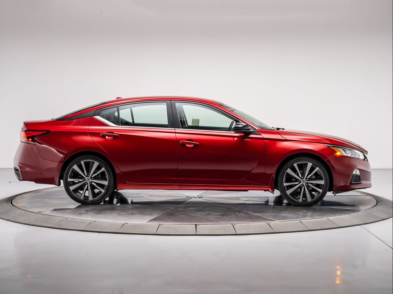 2022 Nissan Altima SR - Photo 6