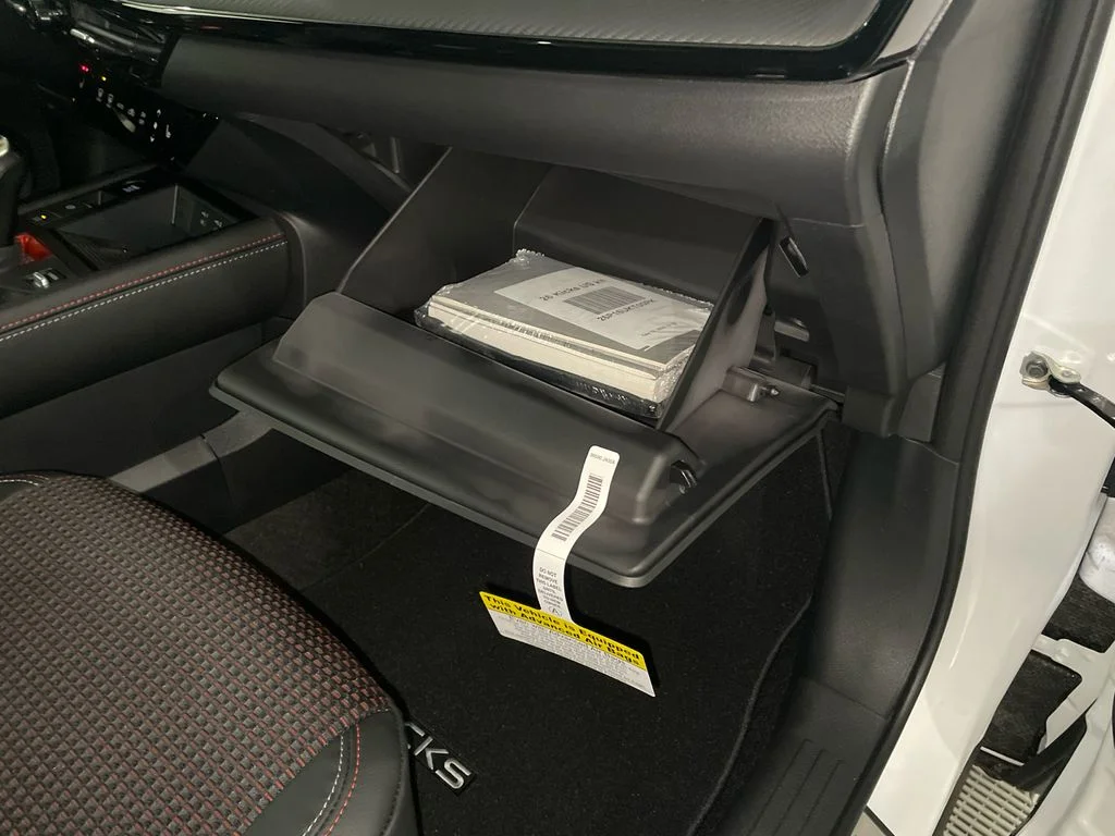 New 2026 Aspen White Tricoat Nissan SR image 33