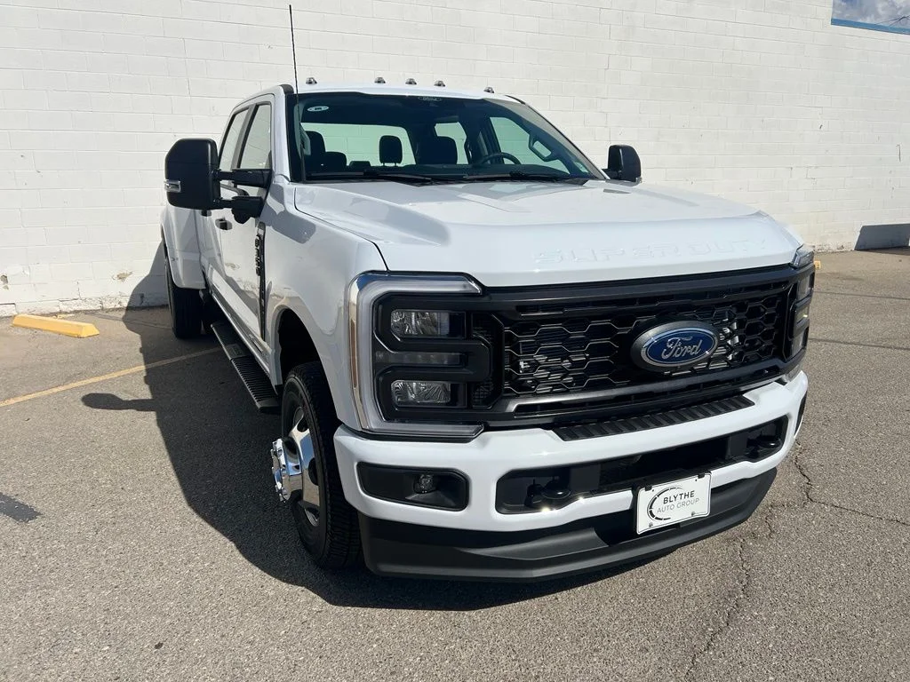 New 2026 Oxford White Ford F-350® XL image 9