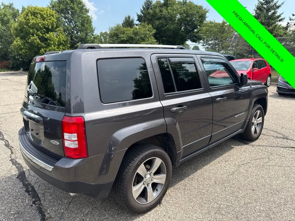 Used 2016 Gray Jeep Latitude image 8