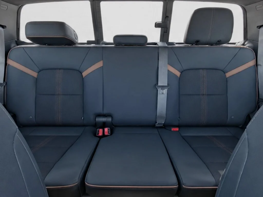 New 2026 White GMC AT4 image 33