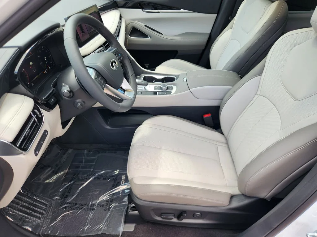 New 2027 RADIANT WHITE INFINITI Sport AWD image 9