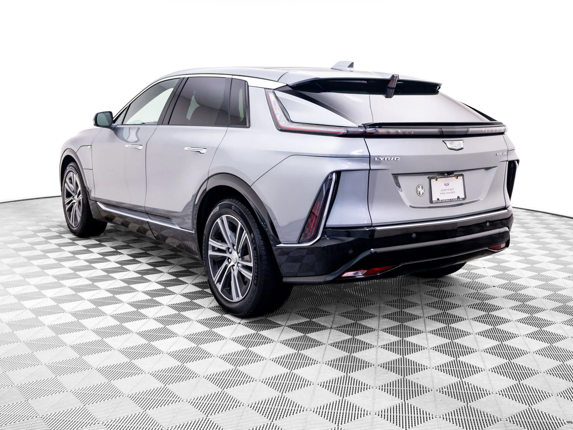 Used 2024 Silver Cadillac Luxury image 3