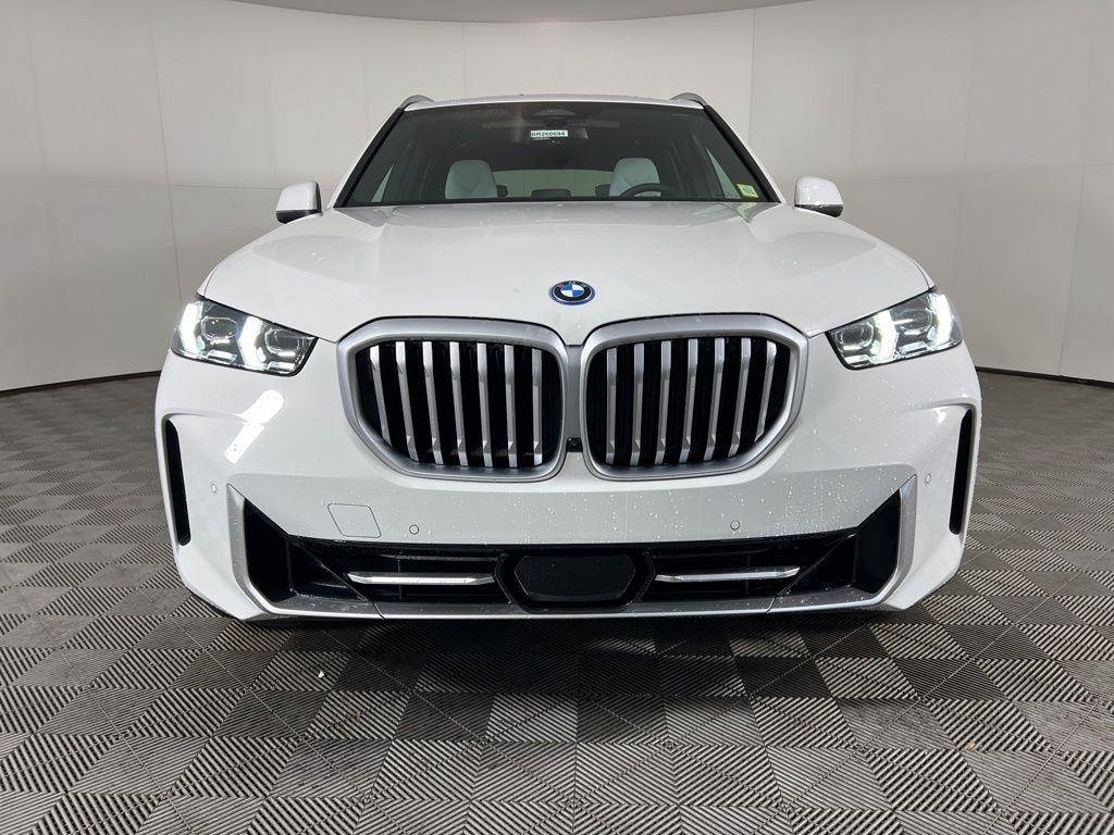 New 2026 Alpine White BMW xDrive50e image 5