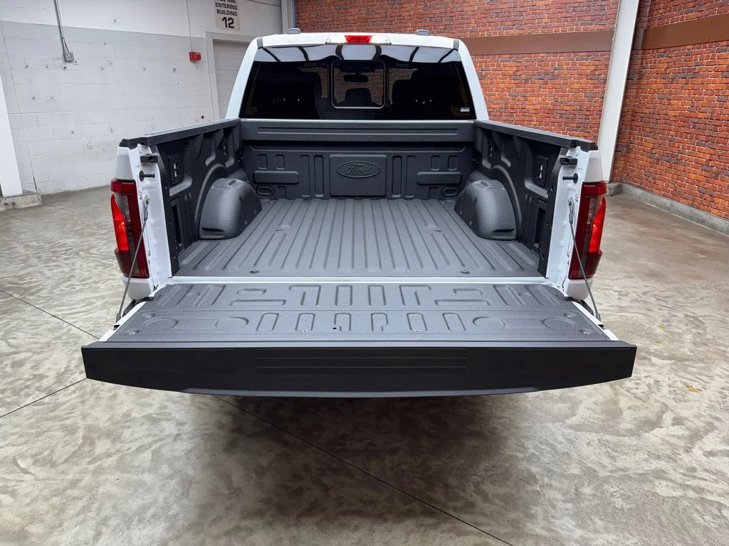 New 2026 Oxford White Ford XLT image 27