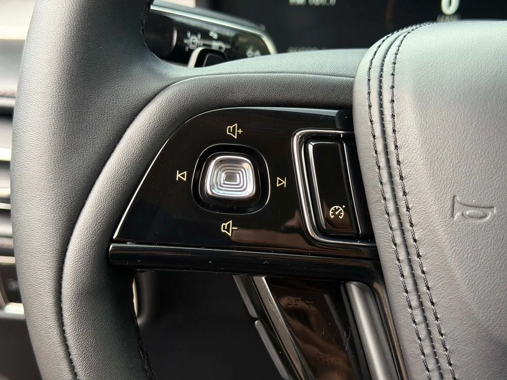 Used 2023 Metallic Lincoln Standard image 32