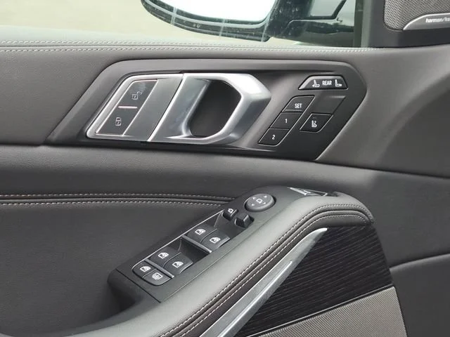 New 2027 Carbon Black Metallic BMW xDrive40i image 17