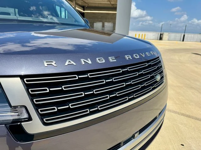 New 2025 Amethyst Gray Purple SV Bespoke Ultra Met Gloss Land Rover SE image 33