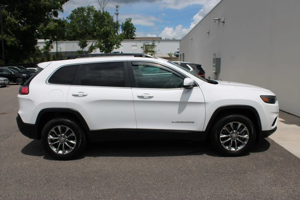 Used 2019 Bright White Clearcoat Jeep Latitude Plus image 32