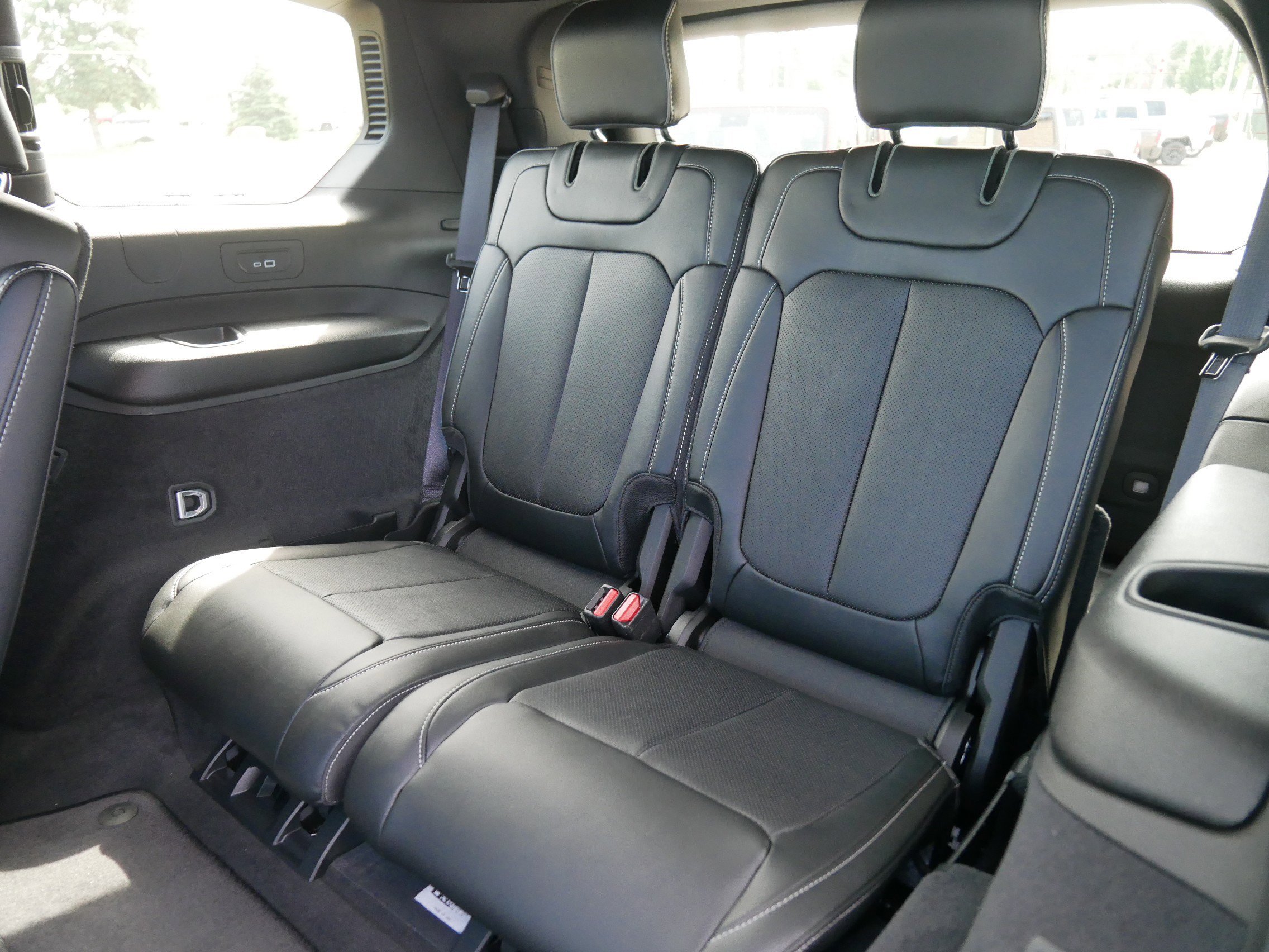 New 2025 Baltic Gray Metallic Clear-Coat Exterior Paint Jeep Overland image 8
