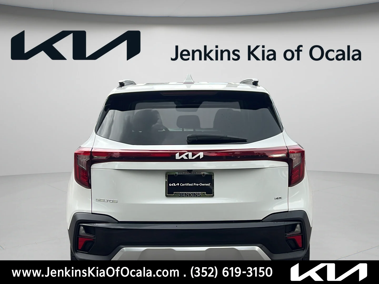Used 2024 Snow White Pearl Kia SX image 4