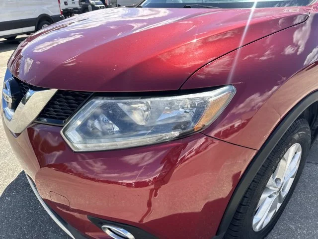 Used 2016 Red Nissan SV image 8
