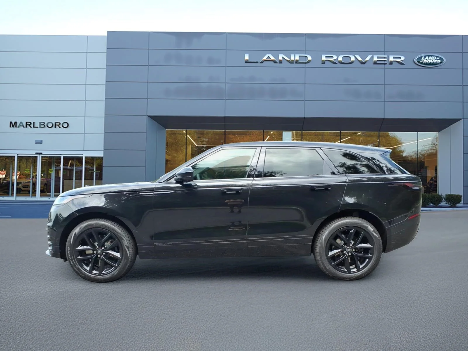 New 2026 Santorini Black Land Rover P250 Base image 6