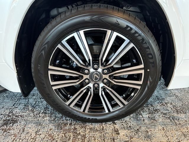 New 2026 Eminent White Pearl Lexus LX 700h LUXURY image 9